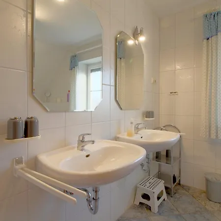 Holiday home Mu17 Haus Godewind Dorumer Neufeld